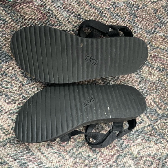 Tevas - Picture 3 of 4
